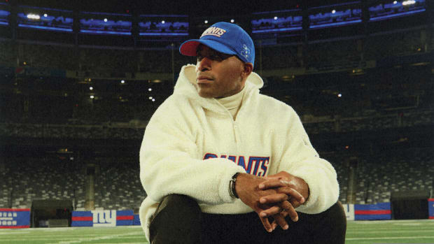 Tiki Barber models New York Giants apparel.